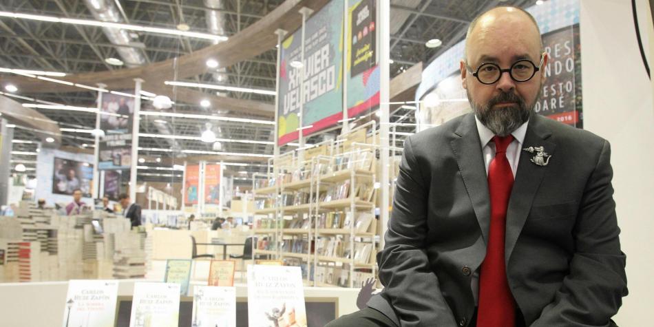 Murió Carlos Ruiz Zafón, el autor que enamoró a millones de lectores